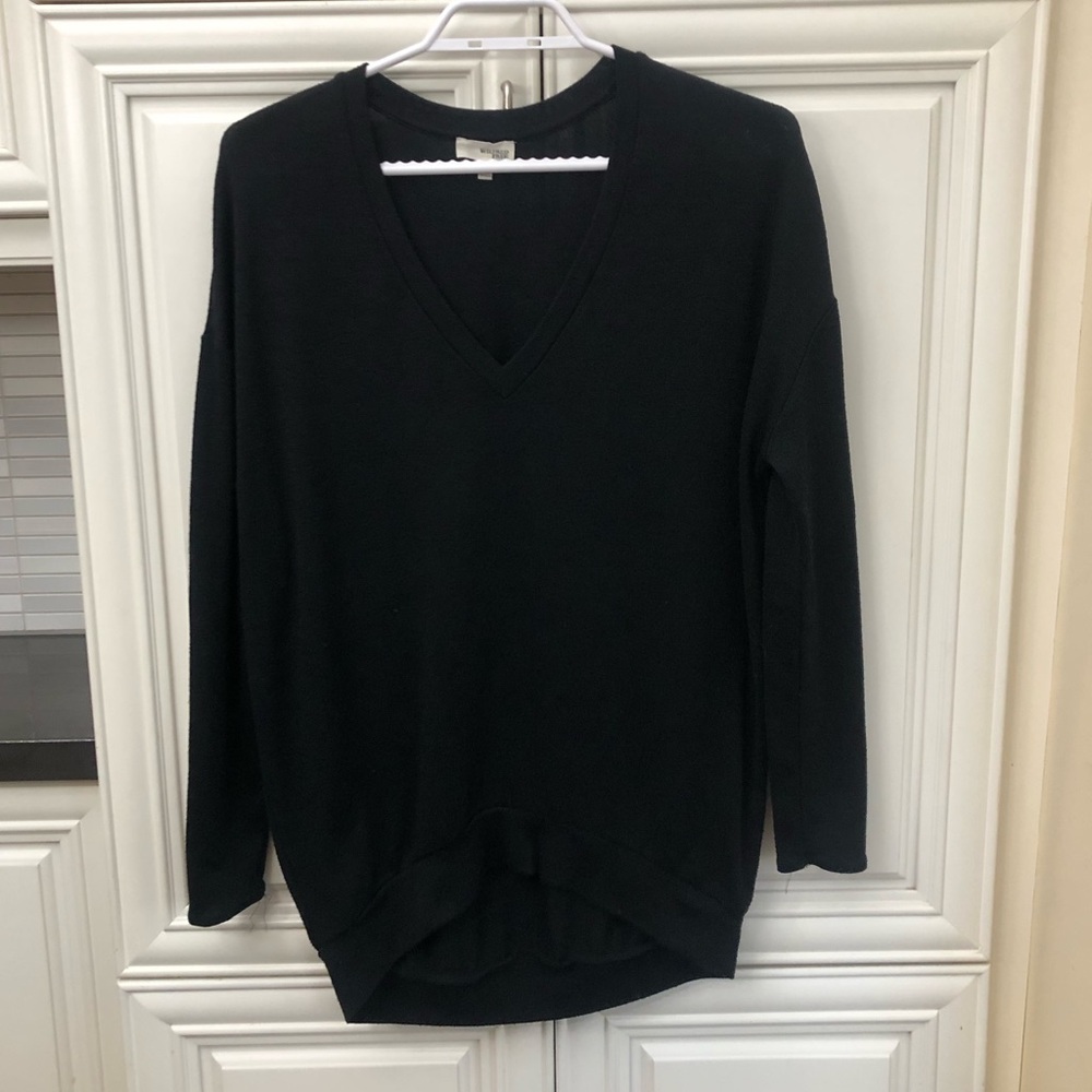 Wilfred Free fine knit black women’s v-neck shirt